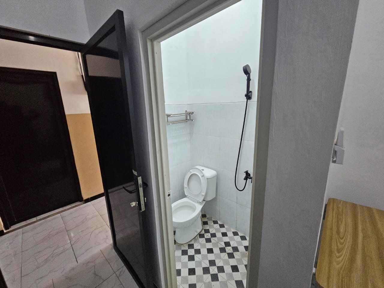 Kamar mandi dalam bersih